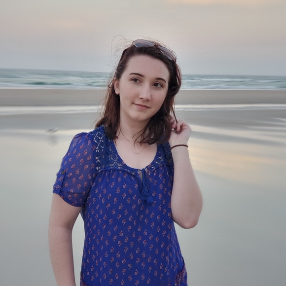 Meet your Posher, Kristen - Picture 2 of 4